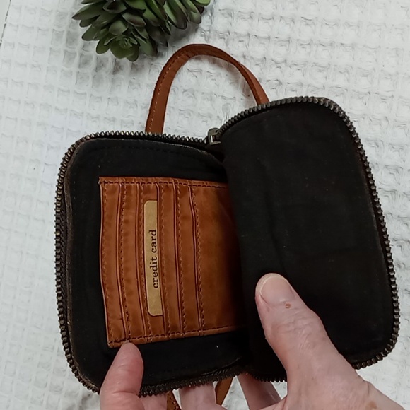 Harbour 2nd Brown/Cognac Leather Crossbody Mini Bag/Cell w/Adjustable Strap NWOT - Picture 7 of 13